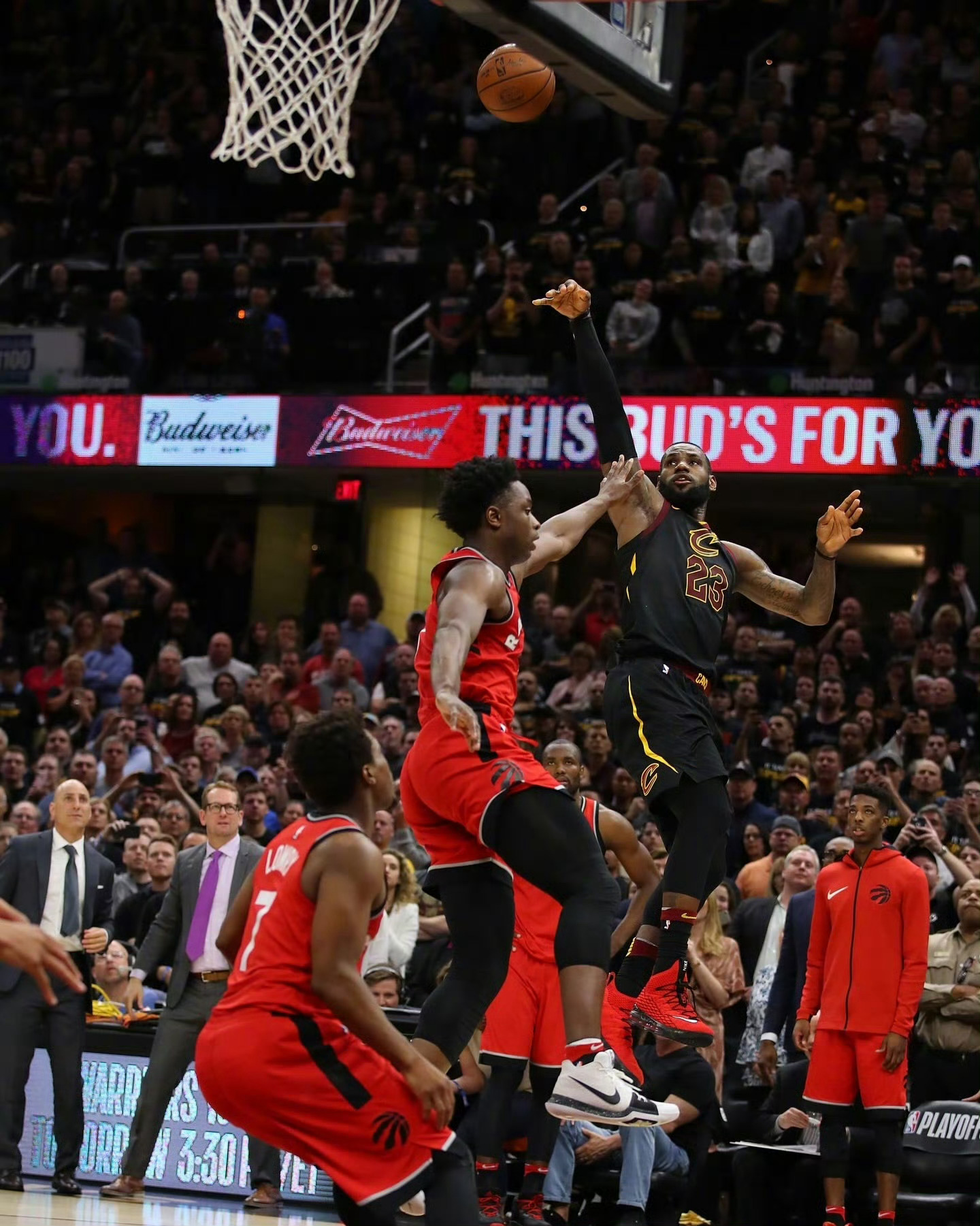 算不算历史上最精彩的骑马射箭进球？骑士克利夫兰骑士nba詹姆斯