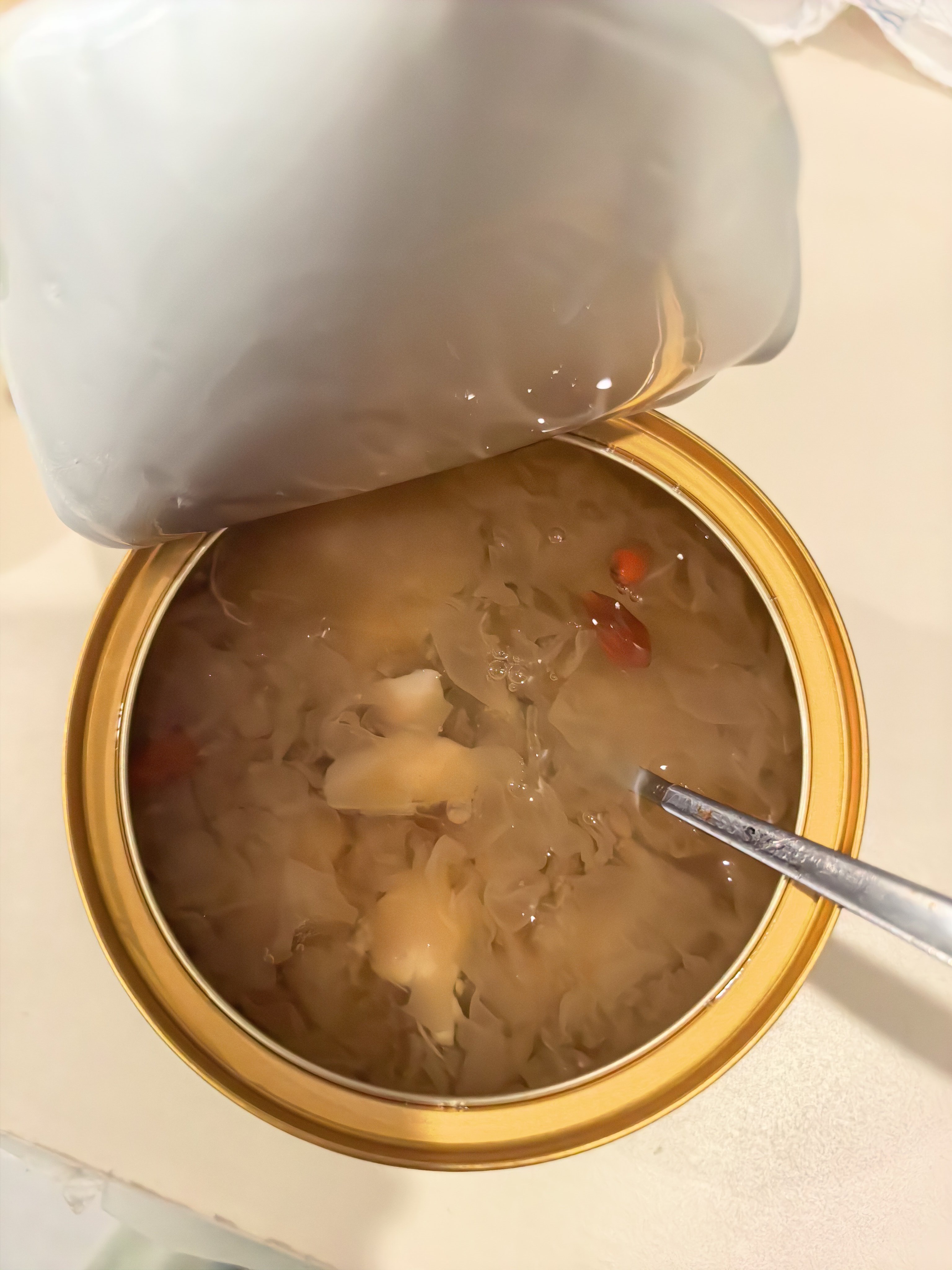 啊，有朋友好奇打开以后是什么样的，打开以后就是一整颗梨懒人自然有懒人的办法哈哈哈
