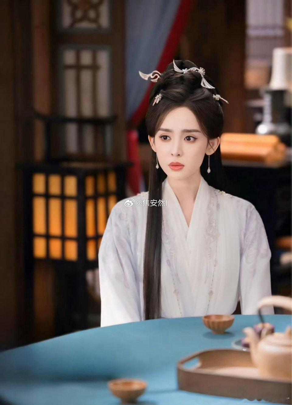 娜扎现在的演技真的提升了很多很多有些人根本没看她的作品，光用一些动图或者曾经的洗