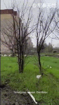 航空炸弹刚落地，200多名乌军化为灰烬！

4月23日，在索勒达战争中，俄军再次