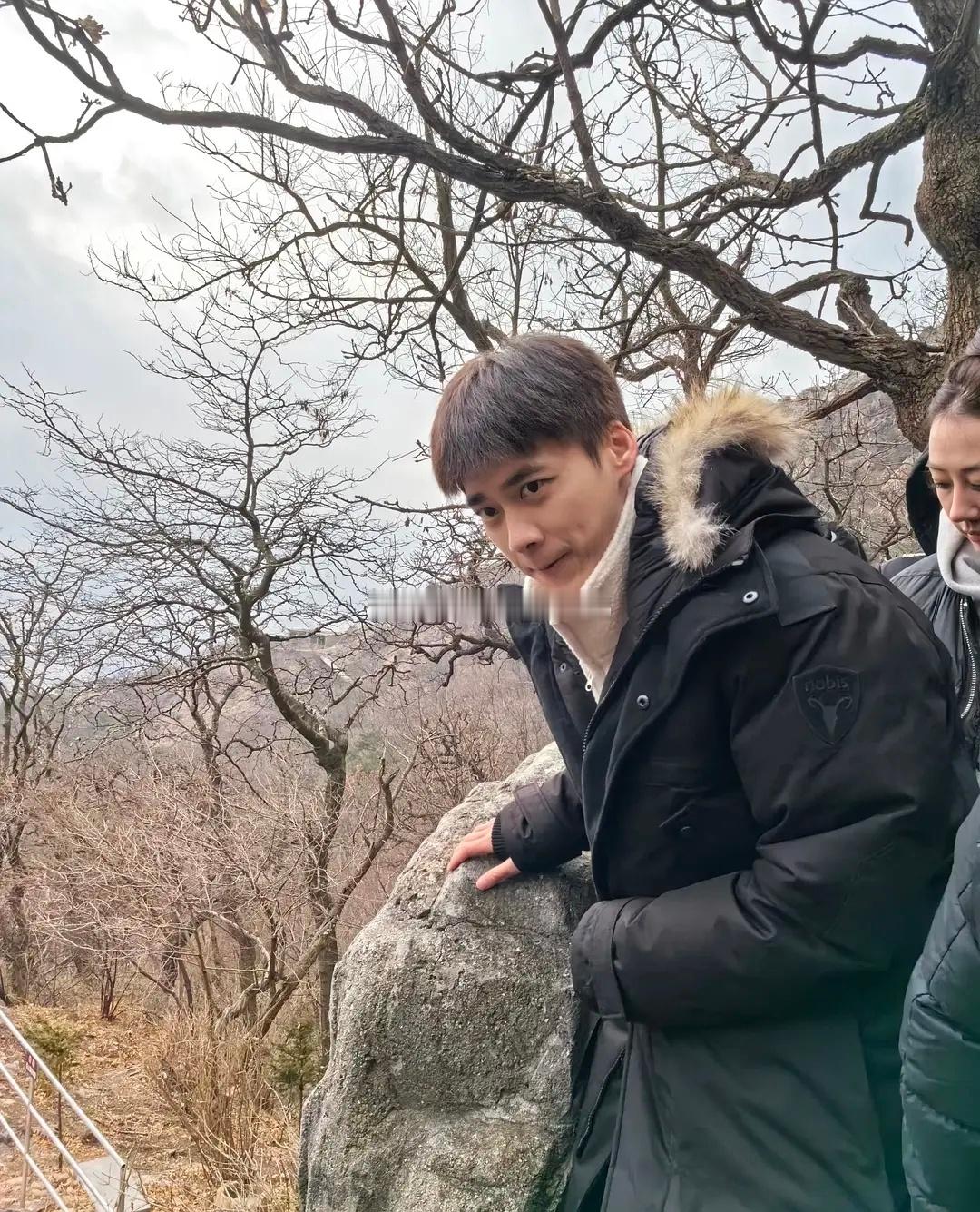 路人爬山偶遇曾经的顶流，听说去算命了~