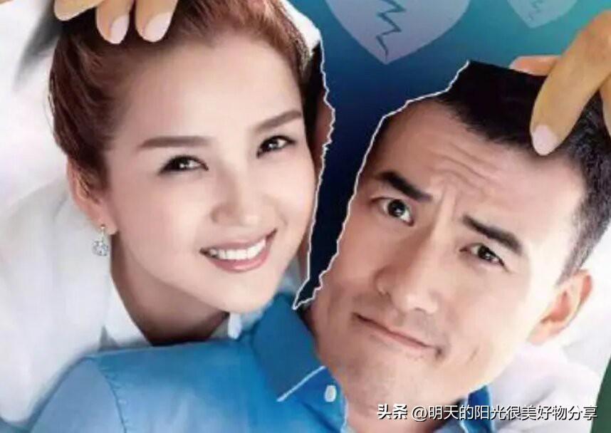郝子铭和何洁结束婚姻后，如今也不知道沦为几线演员了，只能转行在直播间卖唱。
他们