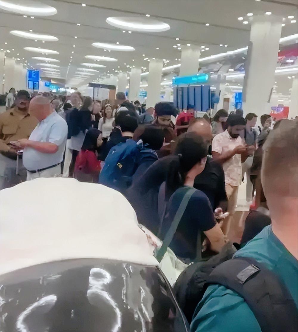 这也太巧合了！以色列刚宣布开放领空，阿塞拜疆机场就被炸，伊朗要被两面围堵了？
 