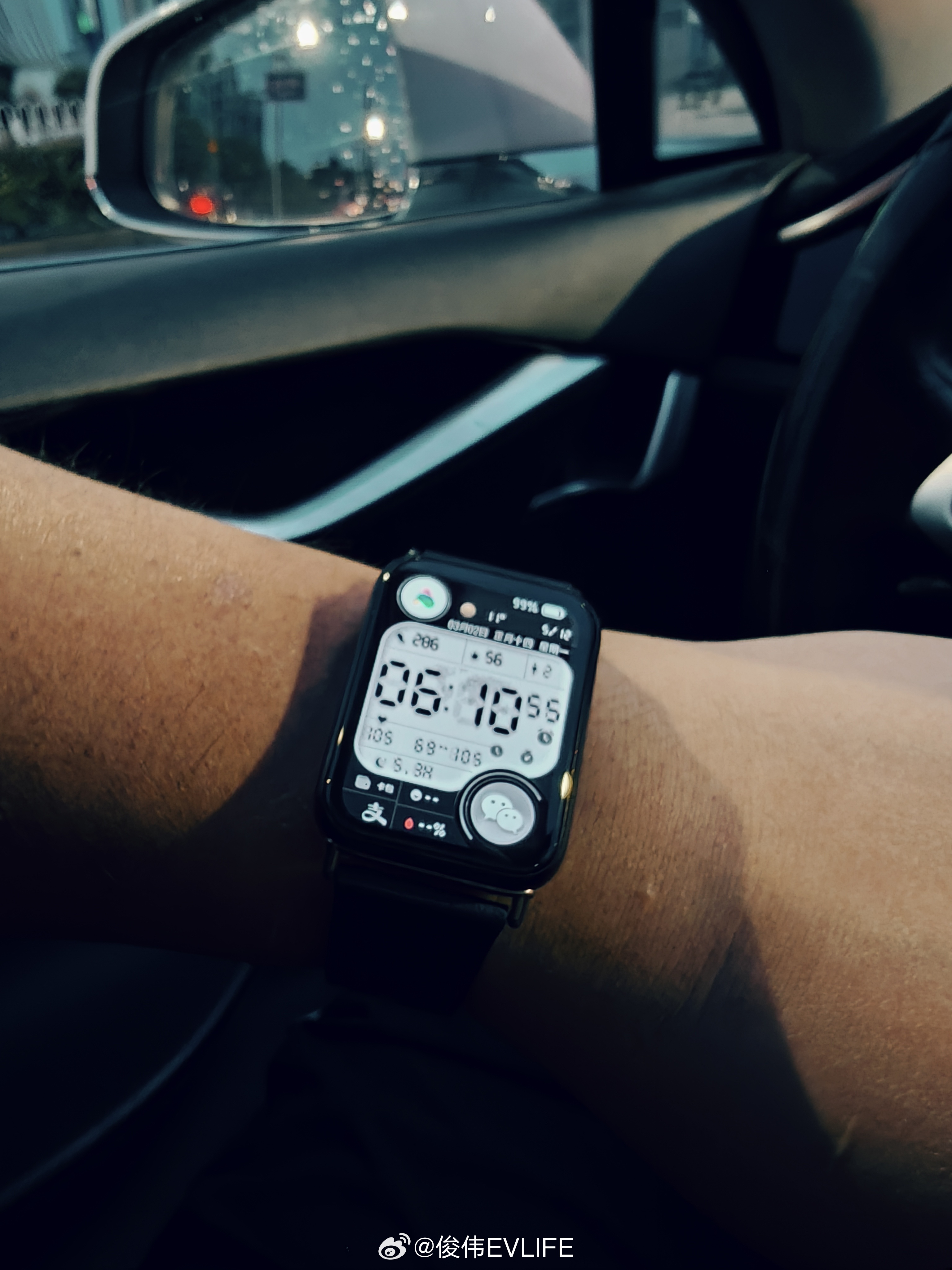 考虑到Apple watch的续航，这两天还是佩戴小米手环，至少在续航方面更出色