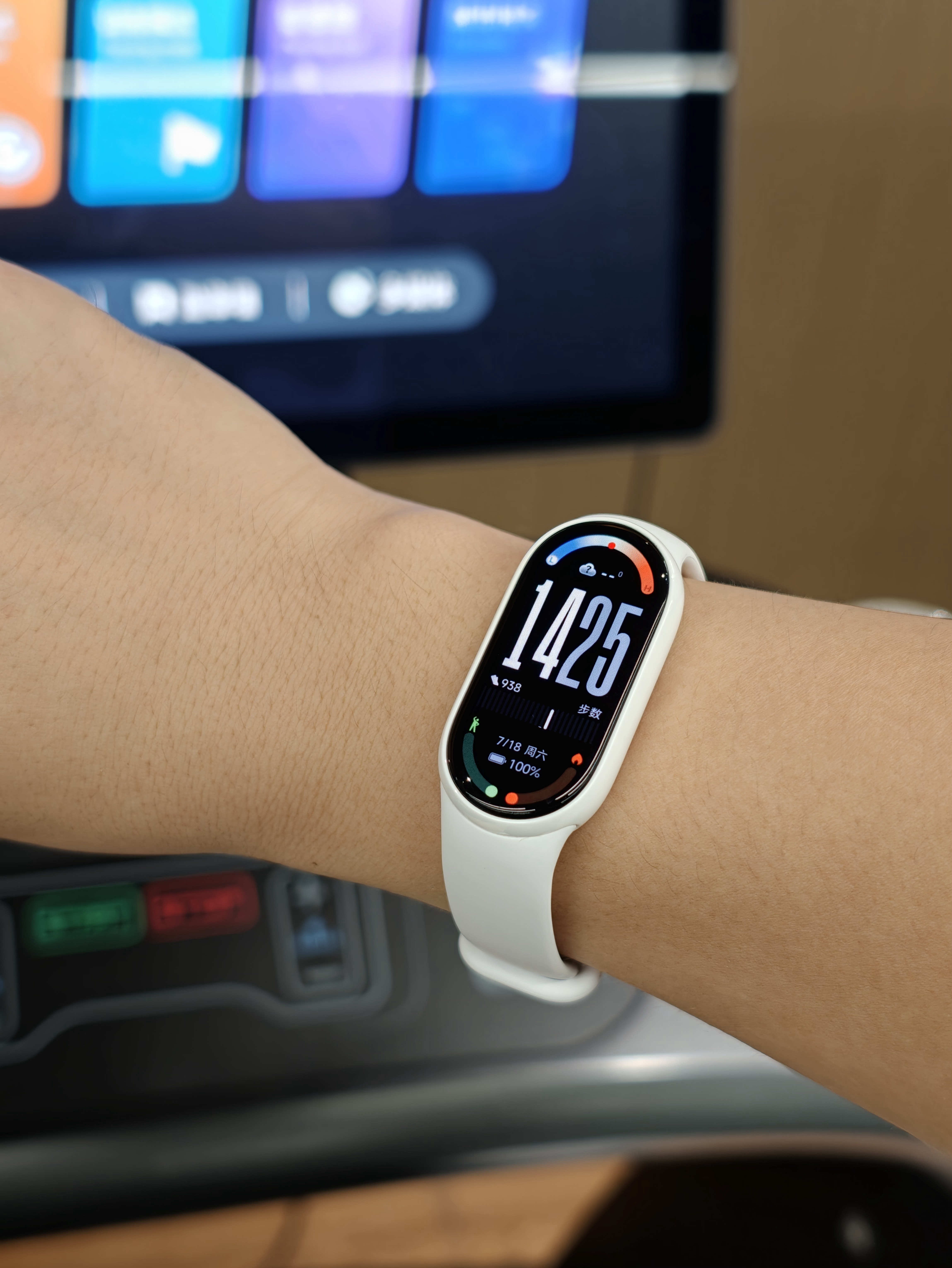今天顺带整一个小活儿，左手 Apple Wtach Ultra 右手小米手环 1