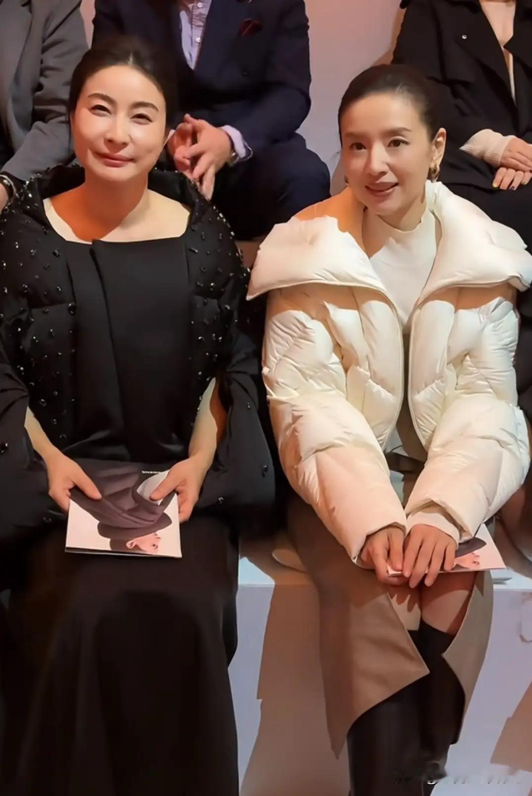 郭晶晶和董洁同框，气质完全不输电影明星，难道这就是冠军的魅力