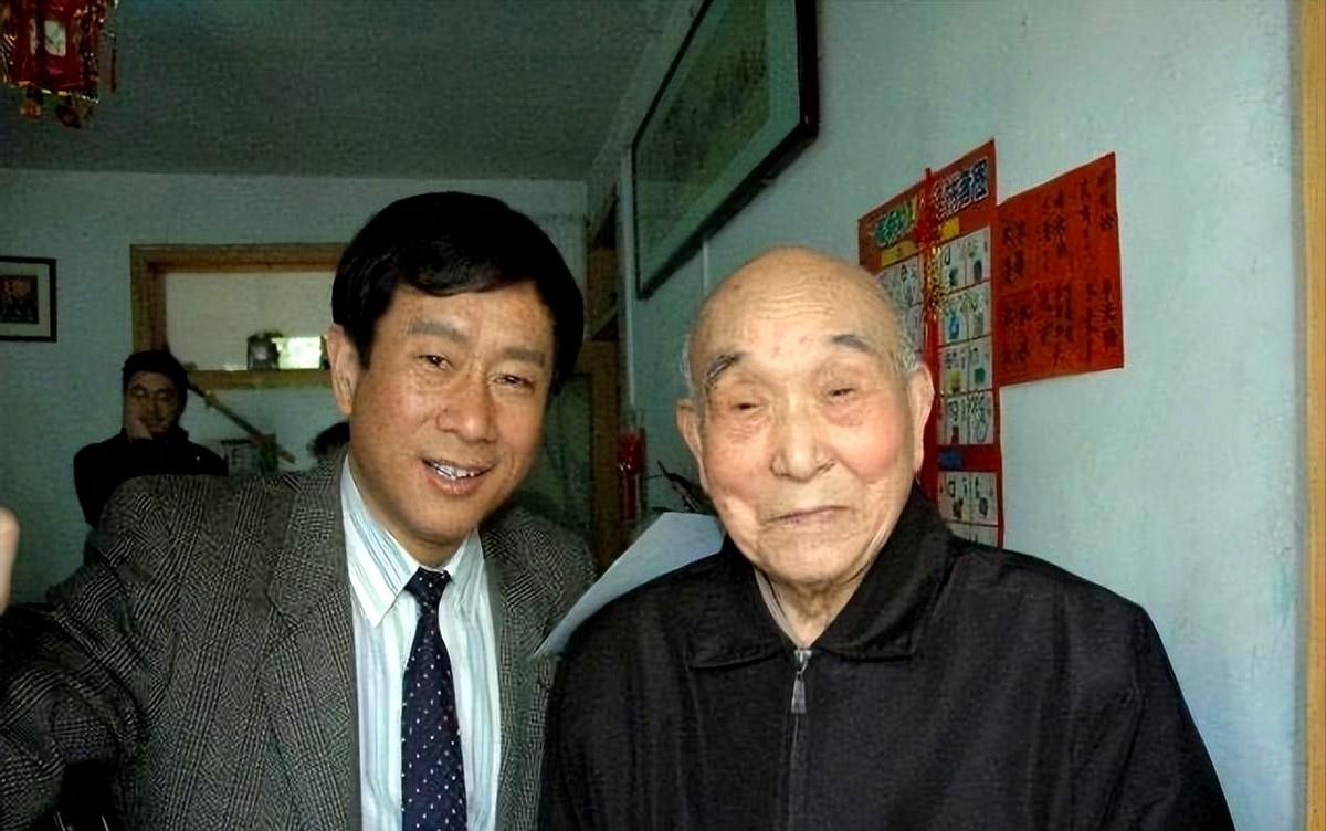 1937年，山东一个老太把一个晕倒的日本鬼子拖回了家，人刚放下，老太太就对儿媳妇