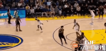 做梦格林！今天NBA常规赛骑士主场对阵勇士的比赛中，勇士前锋德雷蒙德-格林上演了