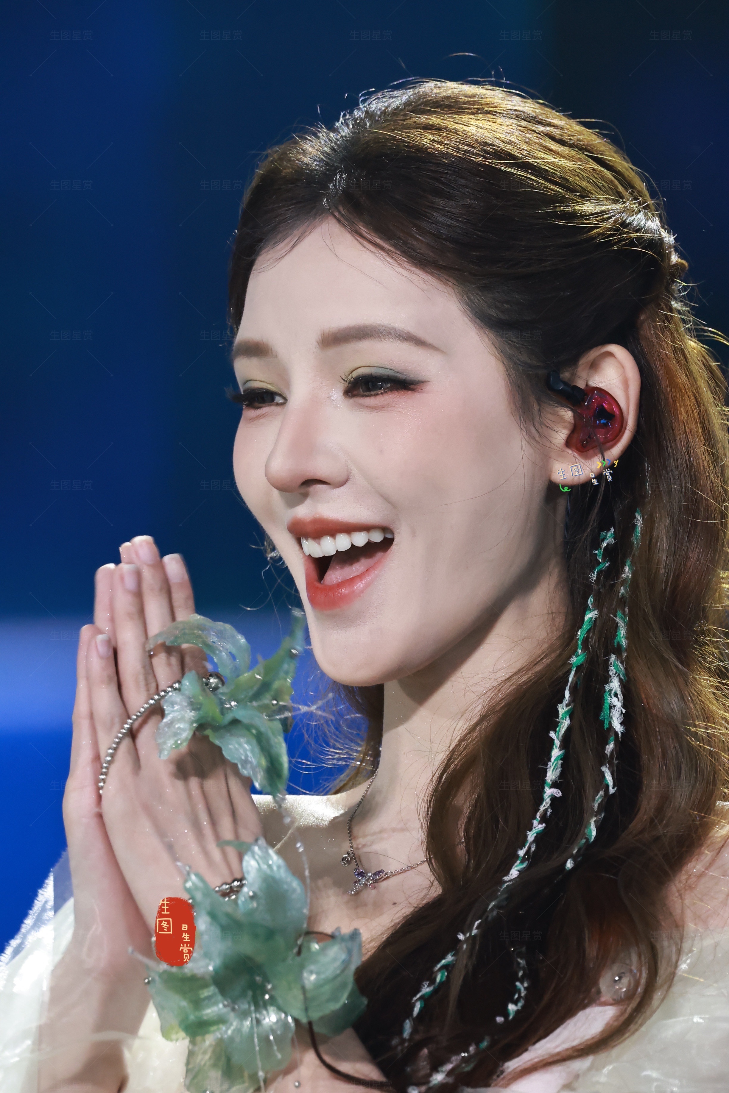 精灵仙子张予曦，绽放生命力之美qq音乐超级巅峰之夜 舞台生图 