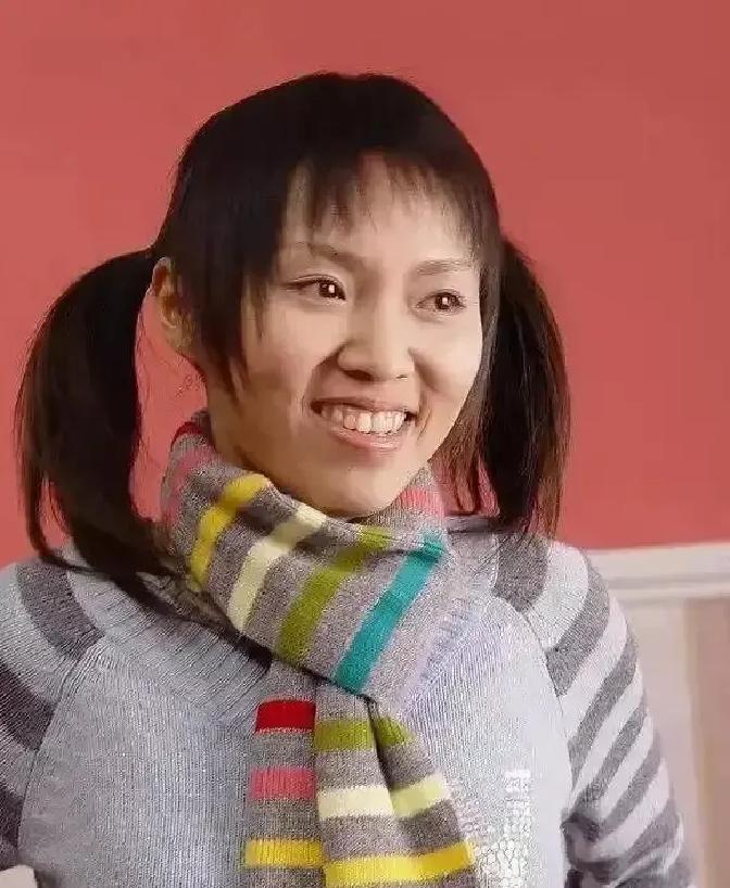 2004年，李倩妮砸2000万请陈冠希演爱情片。冠希哥当场甩脸：2亿也不干。几天