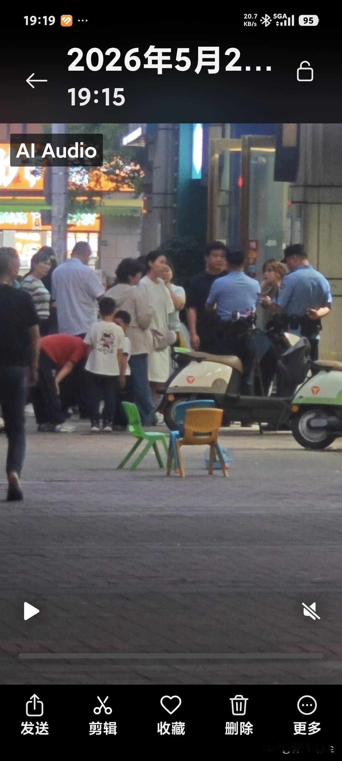 被小狗咬了，狗主愿意掏钱打疫苗，被咬的女子偏要打3000的，扯上了，还把警察招来