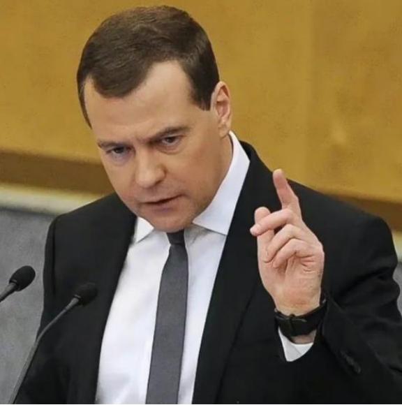 梅德韦杰夫：一旦战败，就用核弹攻击4个国家，让世界进入末日，将动用战略核武器针对