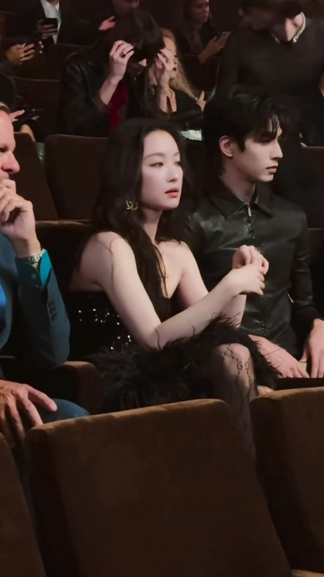 倪妮挽宋威龙胳膊这就是顶级姐弟的即视感吗？！好养眼啊～ ​​​