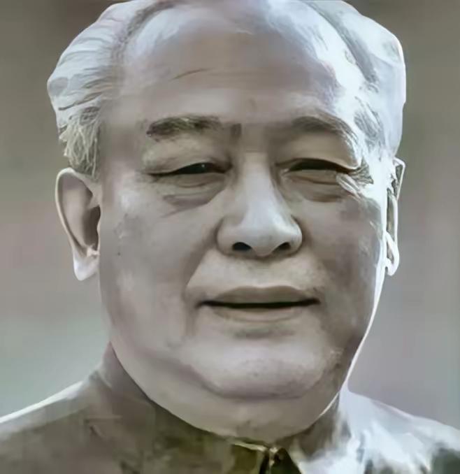 1983年，时任总政主任余秋里回乡探亲，弟弟却不愿相见。村长亲自去请也不行，余财