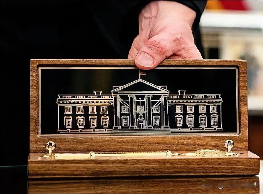 12月26日上午的最新消息，速报，全都不容错过，第六条：特朗普赠韩国总统白宫金钥