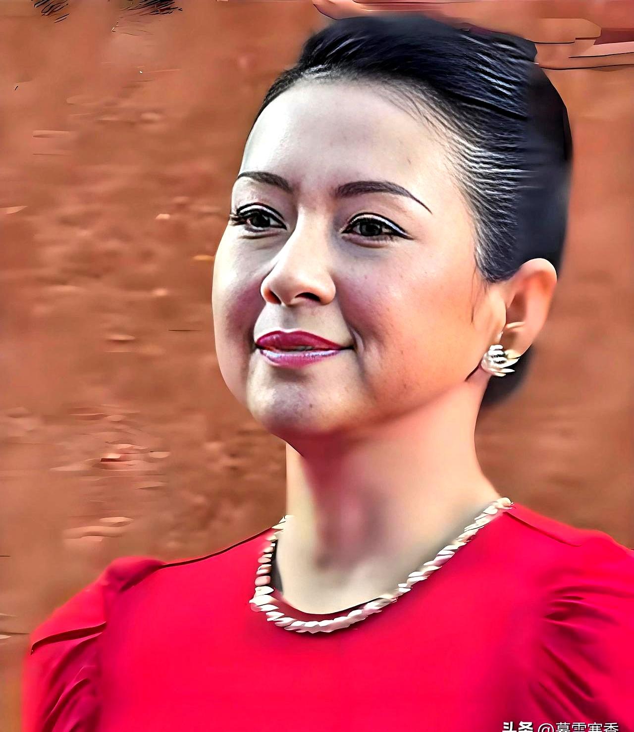 你说咱能接受章子怡为角色胖20斤，也能接受她自然变老，但最近她那张脸，真是越看越