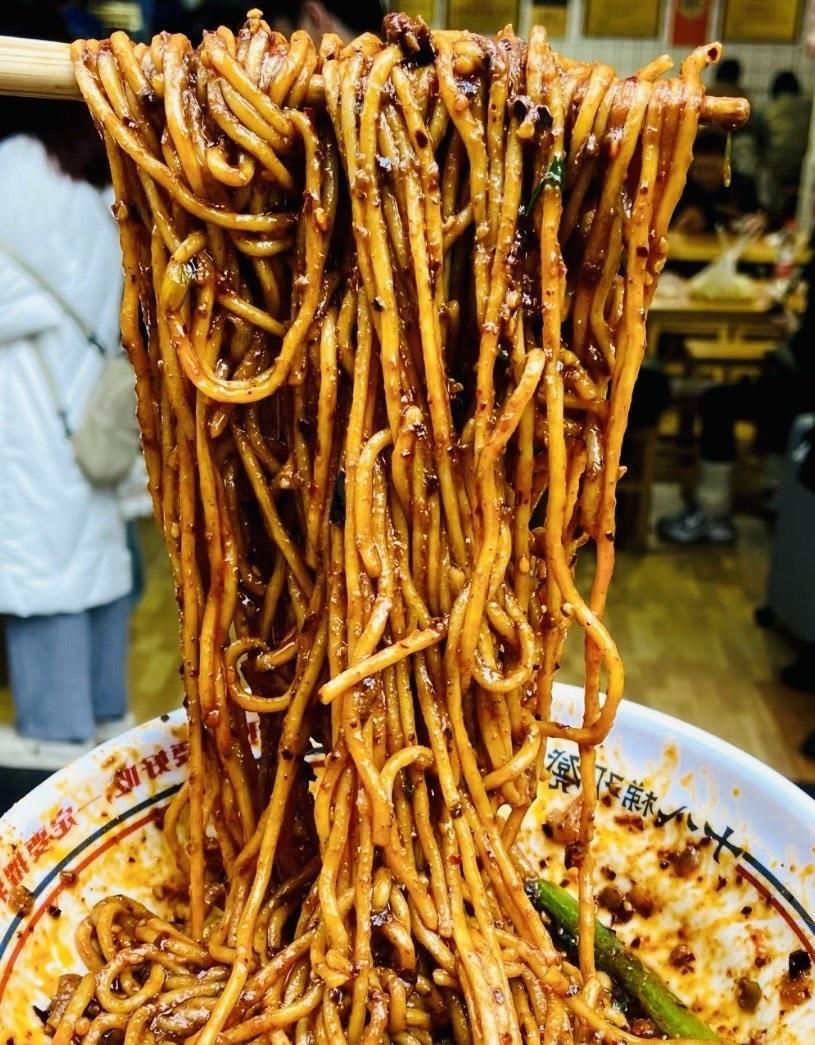 在广州！一周和朋友吃了三次的重庆小面🍜

📍广州 十八梯邓凳面(捷泰店)
✨