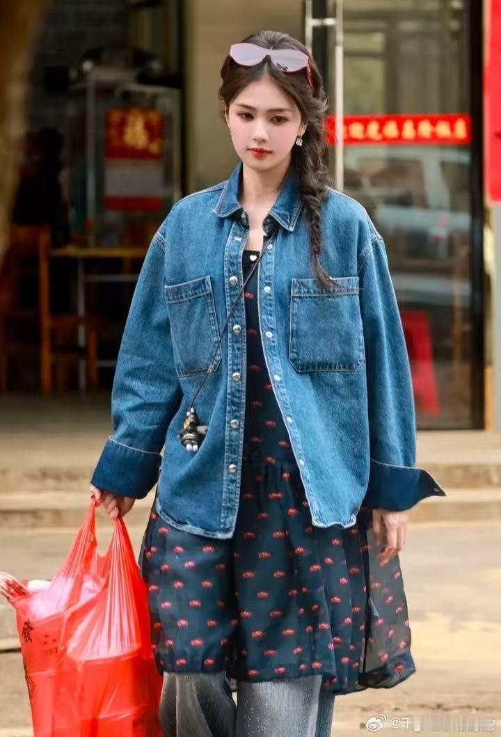 白鹿白鹿想吃贾冰做的饭救命！白鹿这回答太接地气！《亲爱的客栈 2026》采访，被