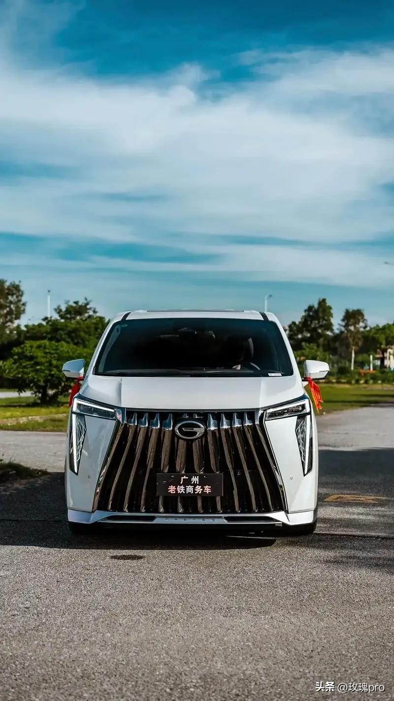 赤裸裸的现实来了，加满50升油箱：
美 国：约需370元人民币！
中国:    