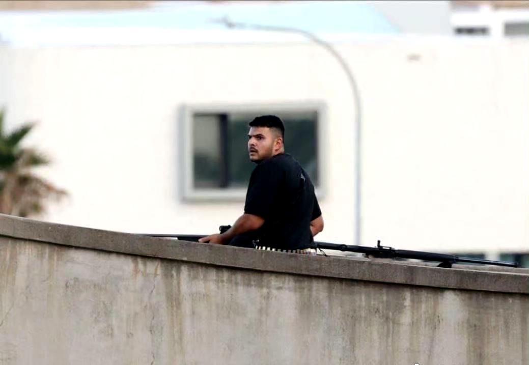 🚨澳大利亚悉尼邦迪海滩发生大规模枪击事件，已确认12死（包括1名枪手）29伤（