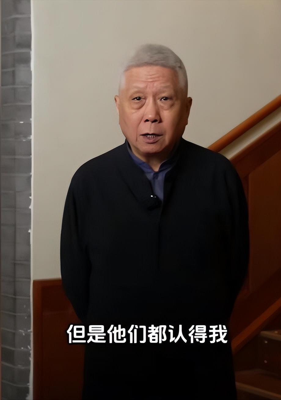马未都的发小老同学组团来看他，这是什么阵仗啊！马爷五七干校的老同学二十多个人来观