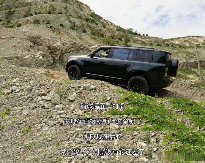 享界G9爬这大坡吓人啊大坡实测的视频看着很有冲击力。很多时候不能单凭一个片段下定