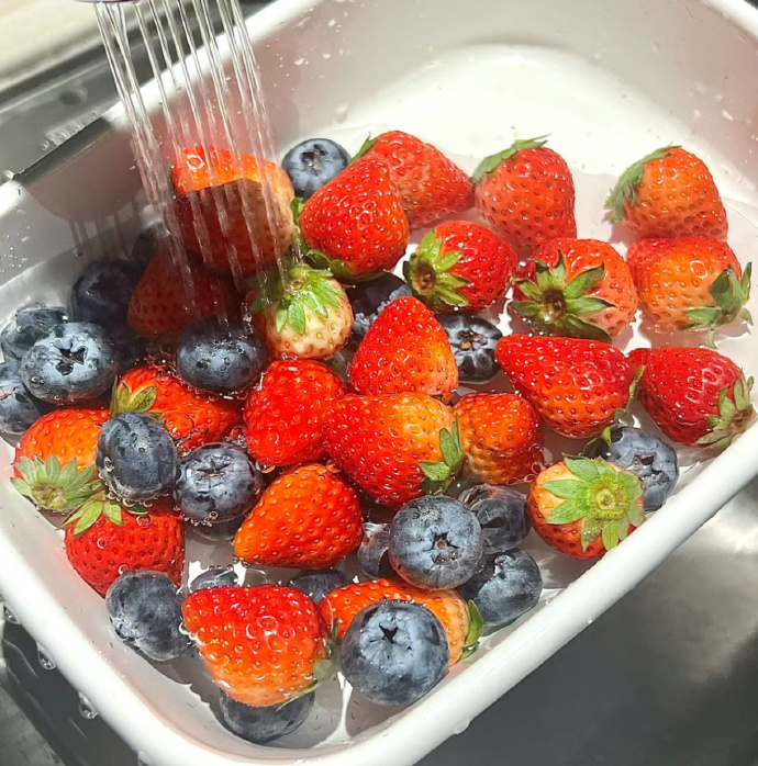 生活不甜 那就多吃一点水果 🍑 🍈 🍒 ​​​
