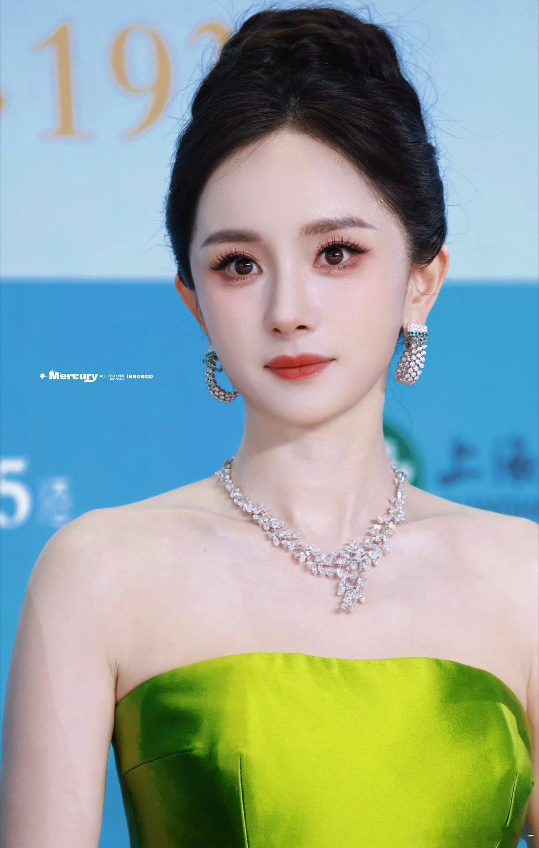杨幂杨幂 ym杨幂哈尔滨一九四四 ym杨幂没有一顿火锅解决不了的事“我围绕着你，