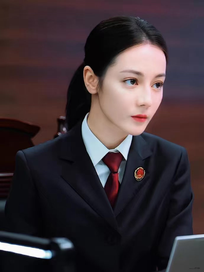 公诉开播三周年公诉开播3周年 迪丽热巴、佟大为主演的《公诉》开播三周年啦，是遇到