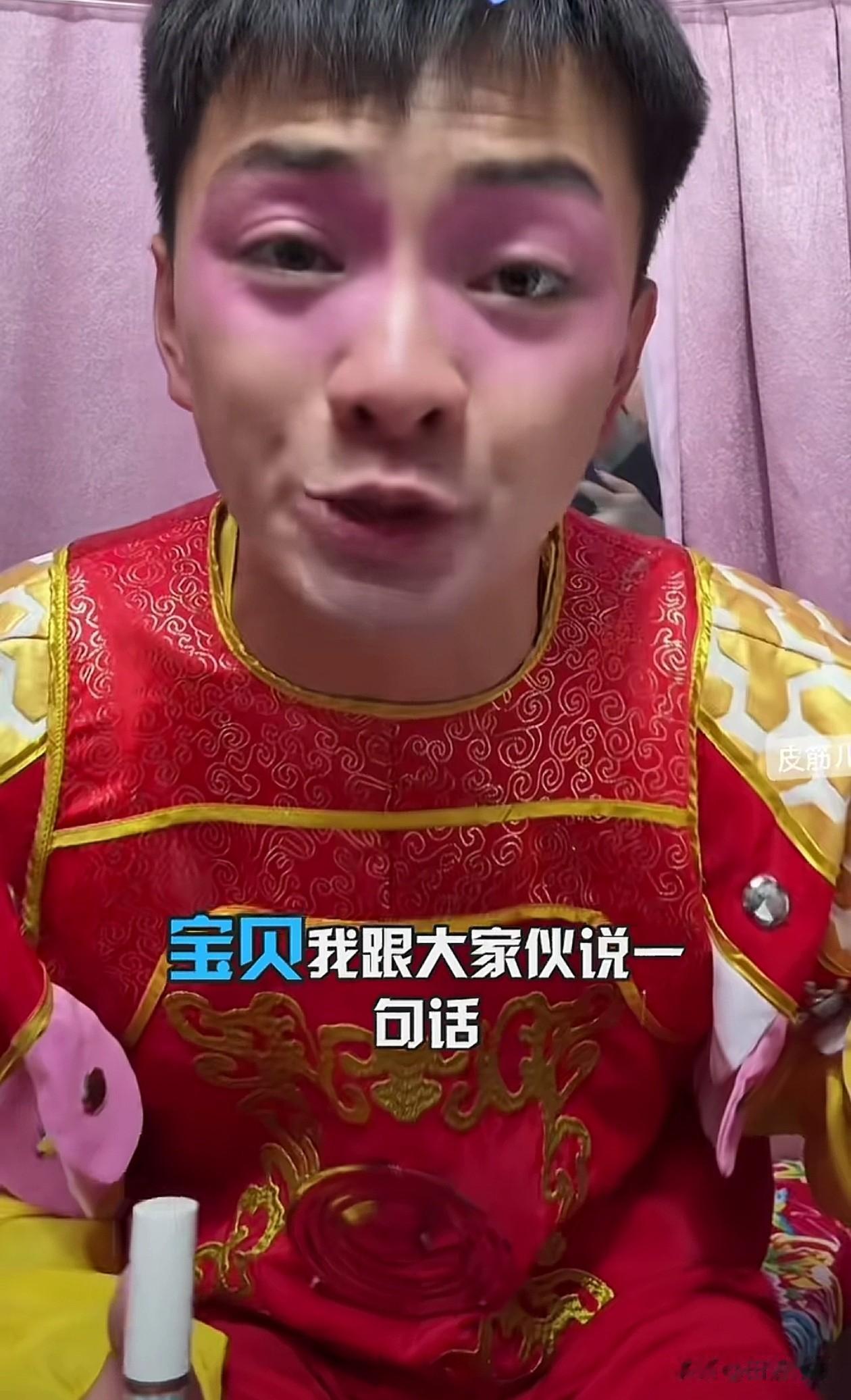 有人给雪饼猴王铁柱留言:“怎么能学得像你一样的高情商呢？

王铁柱坦言，“啥叫高