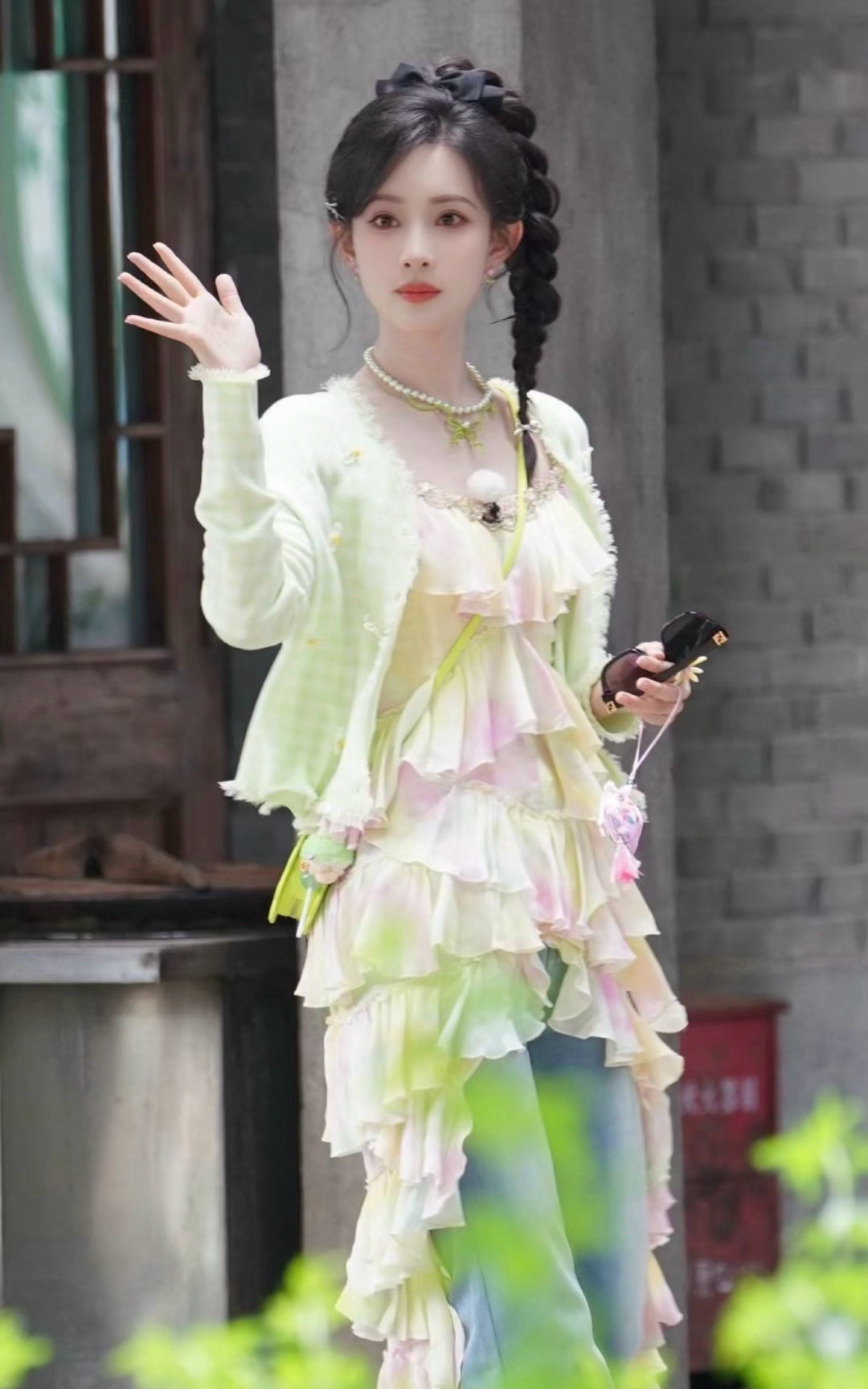 今晚和家人一起吃粽子看这个萌宝宝