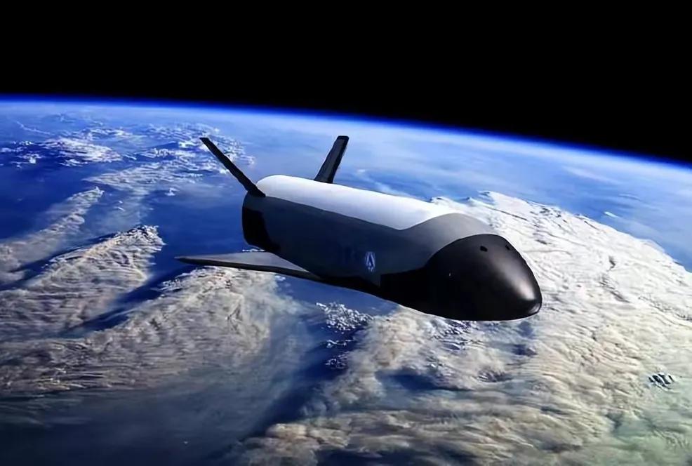 最新消息，我国刚刚完成了对美国X37B项目的追赶，一款廉价，可重复使用的空天往返