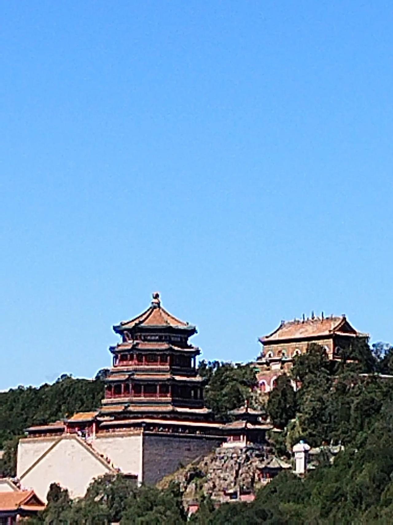 上联：登铜雀台，瞻石窟洞，千年文明惊世界。
下联：走邯郸道，访回车巷，遍地成语甲