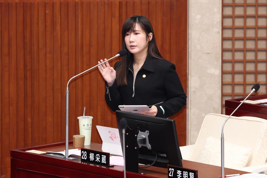 民进党中执会今天（13日）正式通过征召沈伯洋参选台北市长，赖清德也亲自为其披上竞