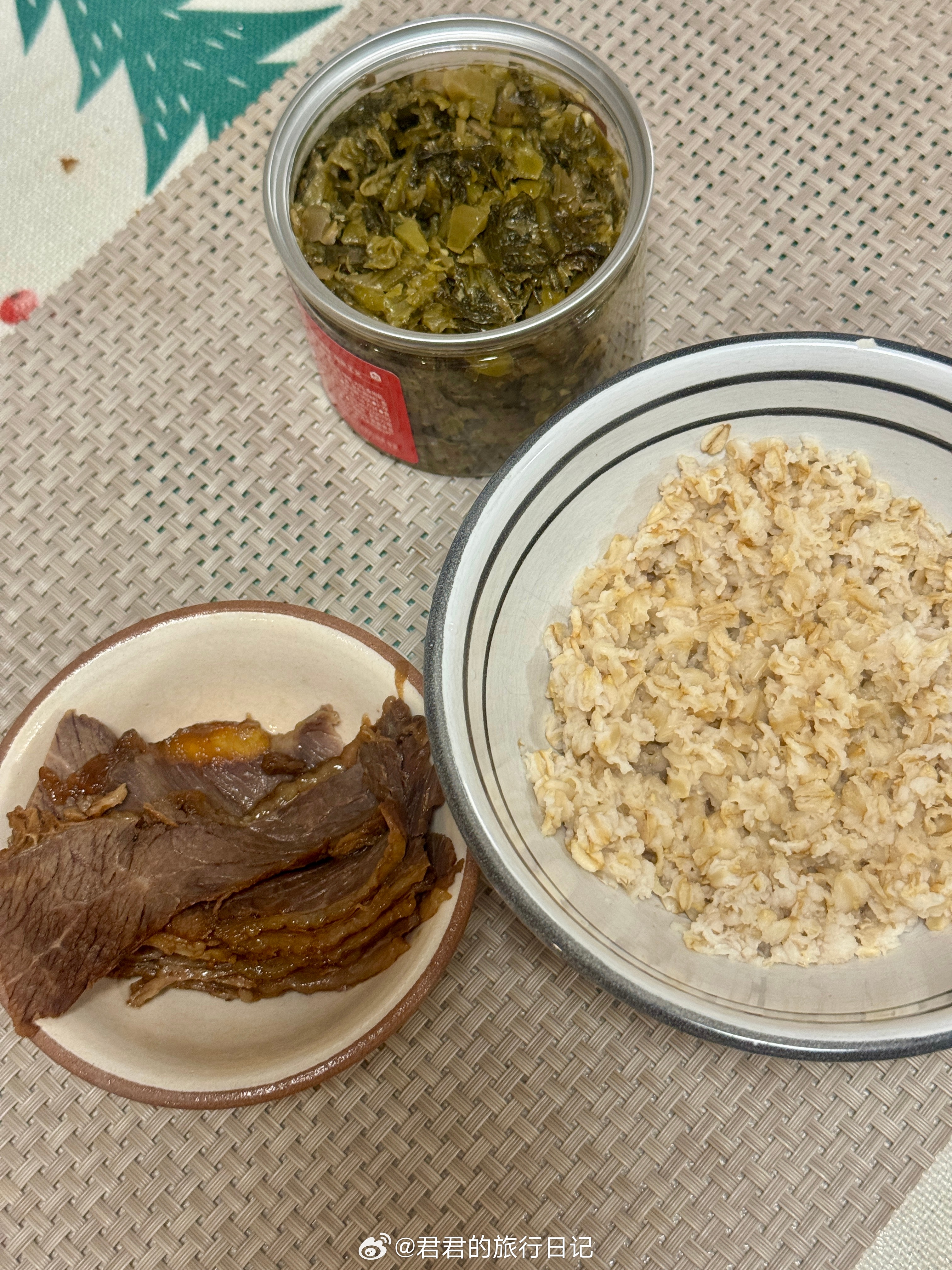 最近减脂期，吃点燕麦，卤牛肉 
