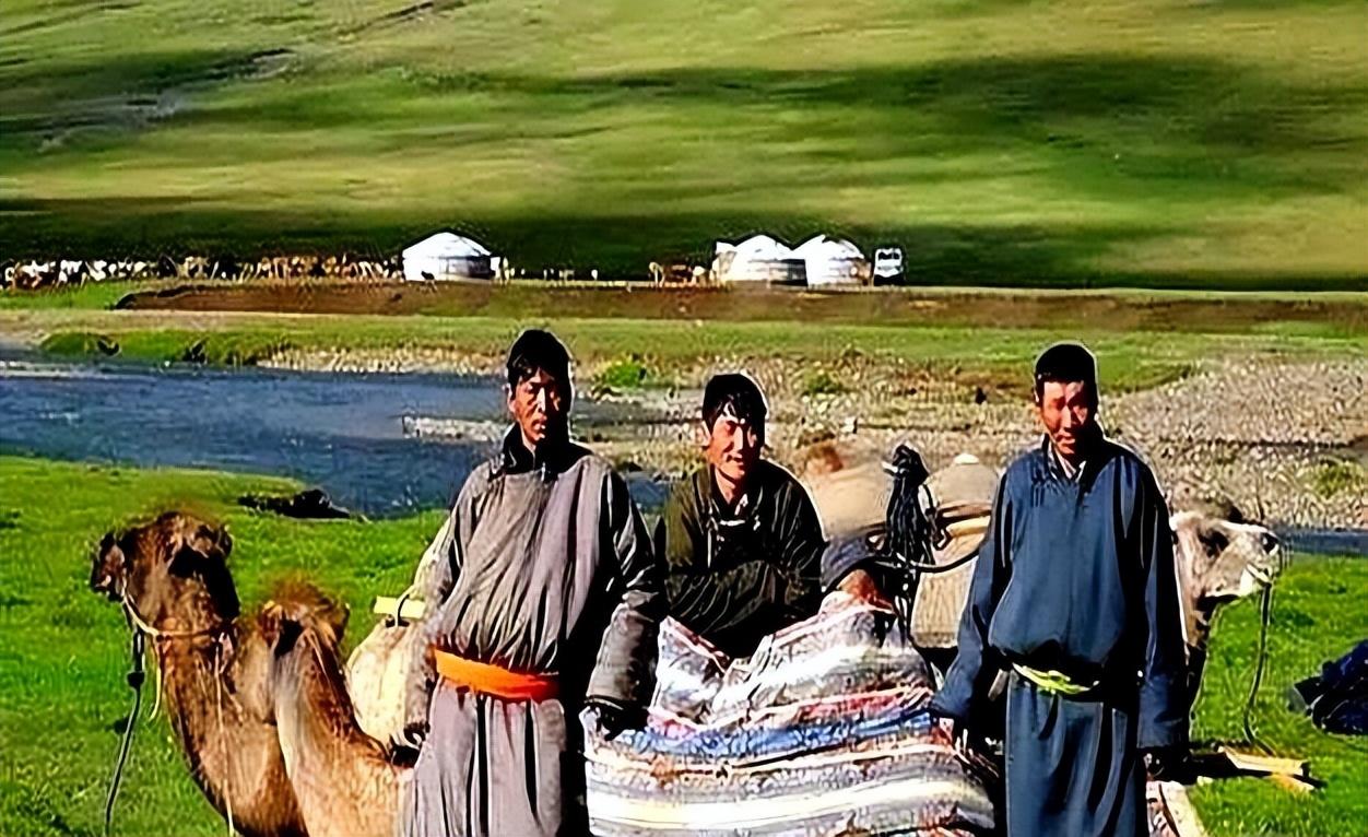 一个坐拥 156 万平方公里国土的主权国家，竟然被中国一个省 