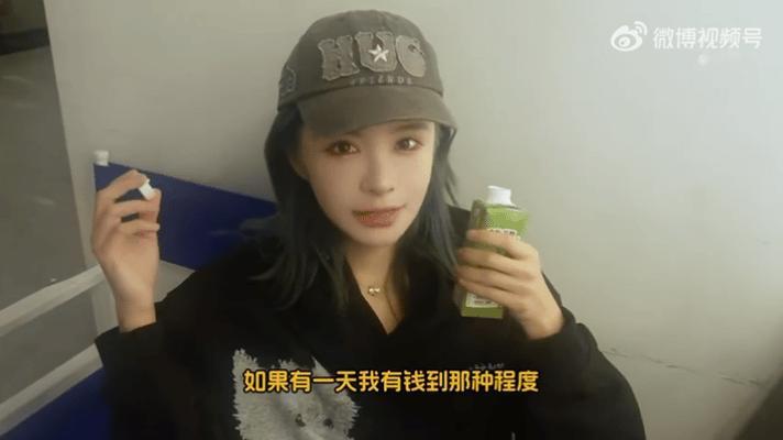 谁懂啊！杨冰怡的吃播简直是快乐源泉～ 从常规海苔到香菜车厘子牛奶，再到奶油铁面、