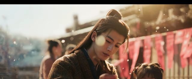 张凌赫快要被“毁”了！《逐玉》破30000，他成为三平台破万男主，以此出圈了，我