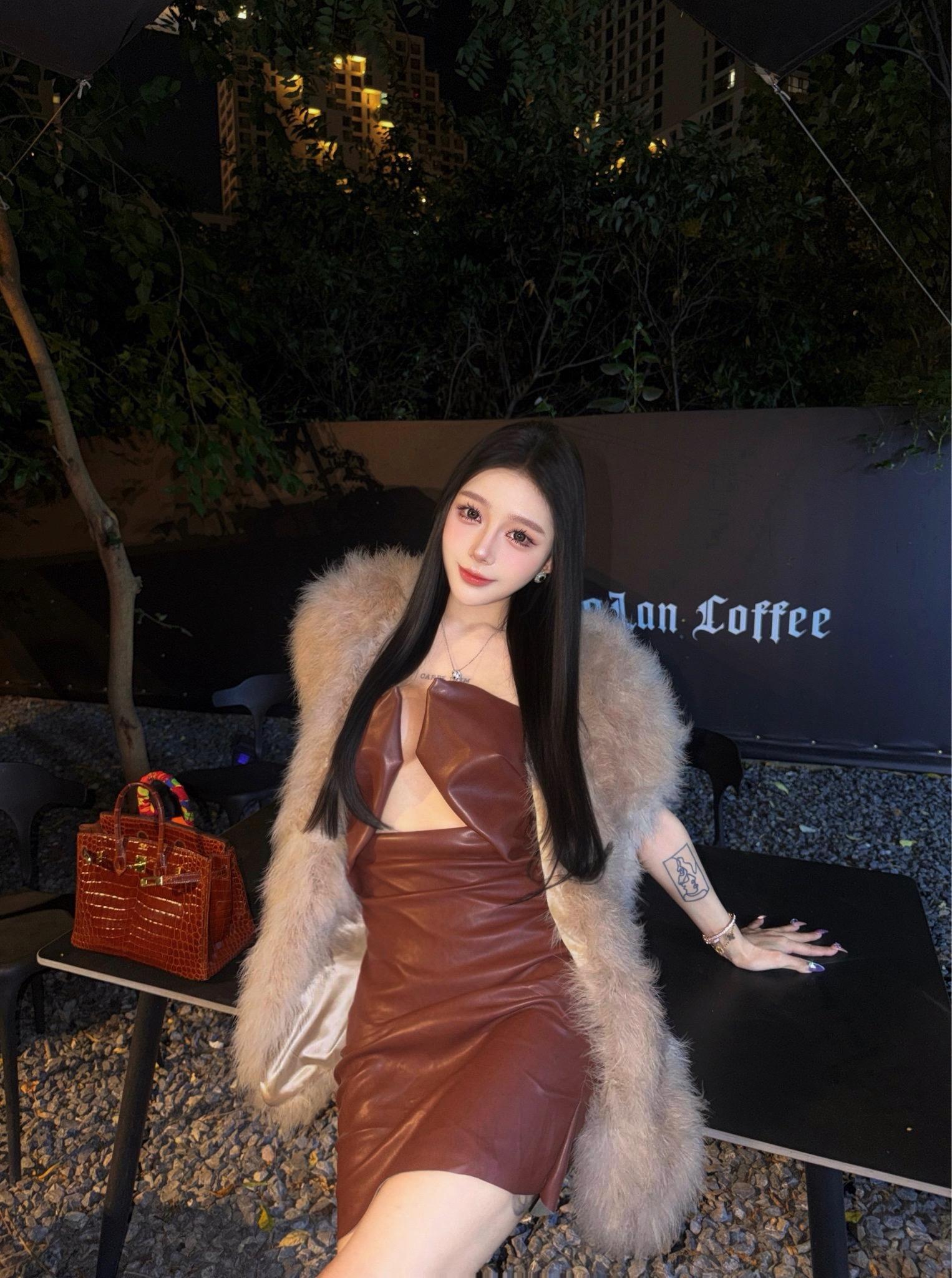 拧巴的人需要一个赶不走的恋人 我的恋人是个电动车 一拧就他妈走了
