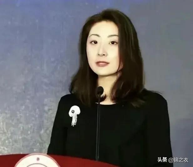 香港判的是有有利于大小姐的，因为原告主张改变大小姐的信托委托权利，但法院只是暂时