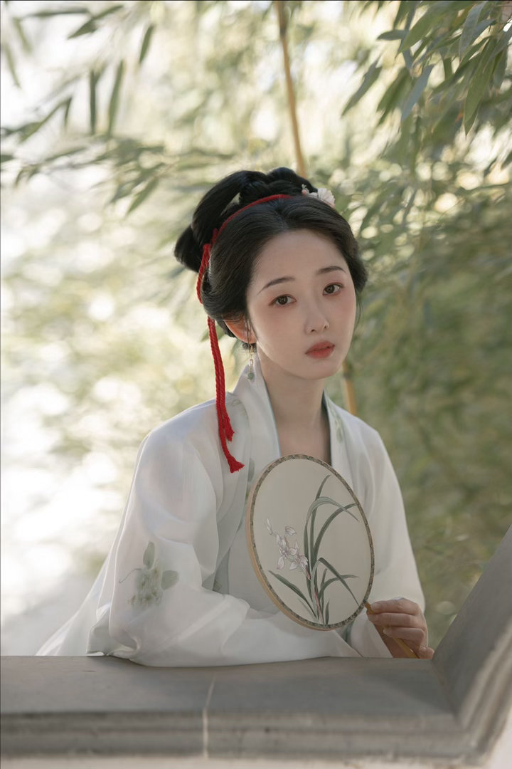 蒋梦婕李清照既视感蒋梦婕李清照相似度好高 蒋梦婕这组园林写真真的拍到我心里了！素