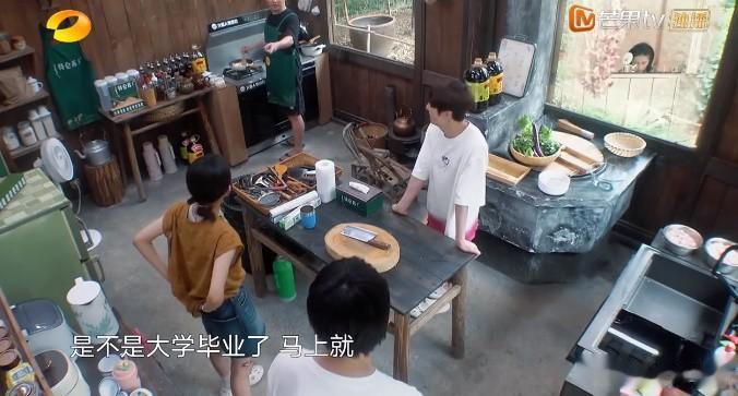 黄磊真的是把张子枫，当做亲闺女一样宠...

《向往的生活》最后一期，张子枫回来
