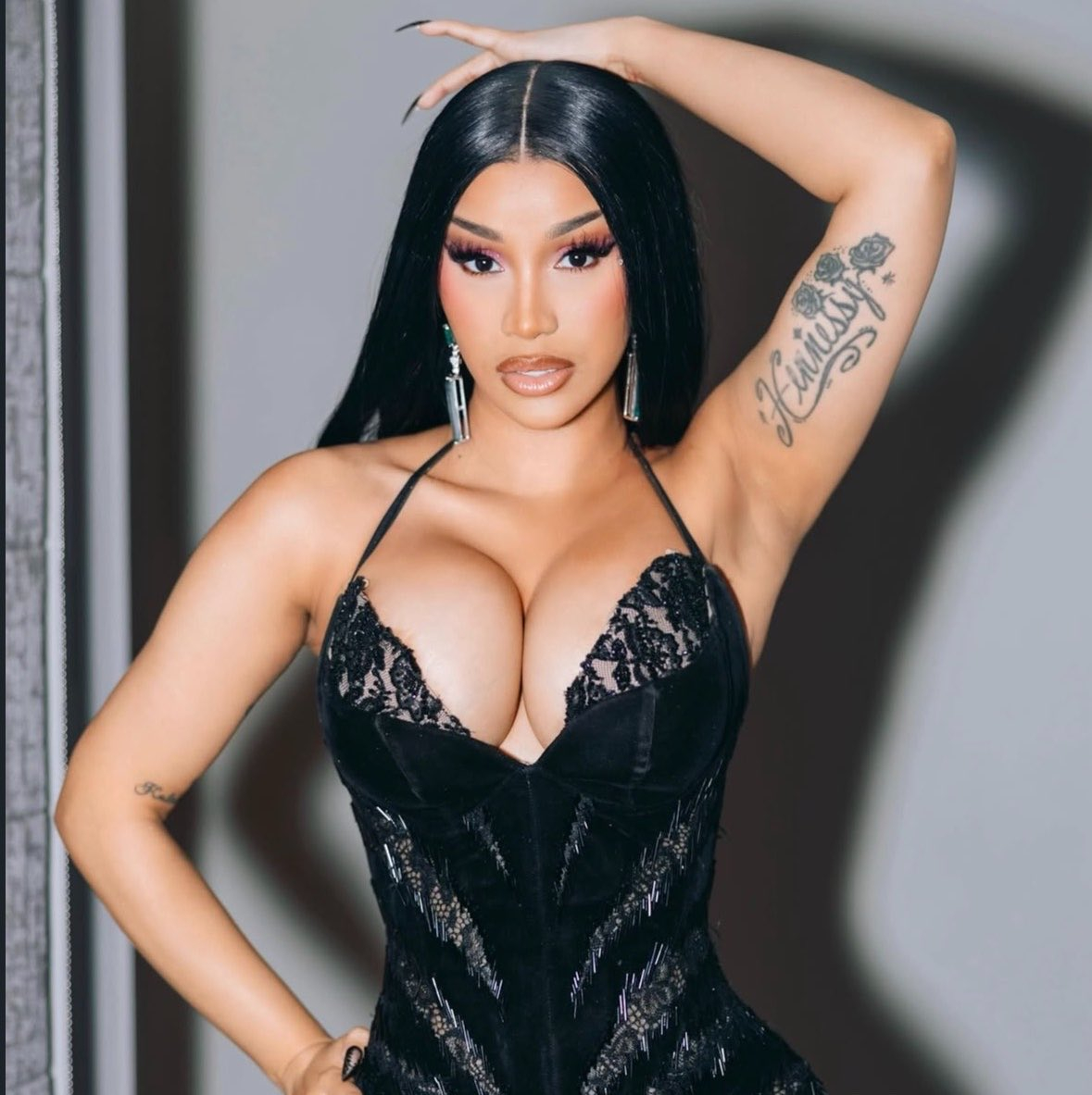 【真的假的？】网传：CardiB 将担任 2026 MTV VMAs 的主持人，