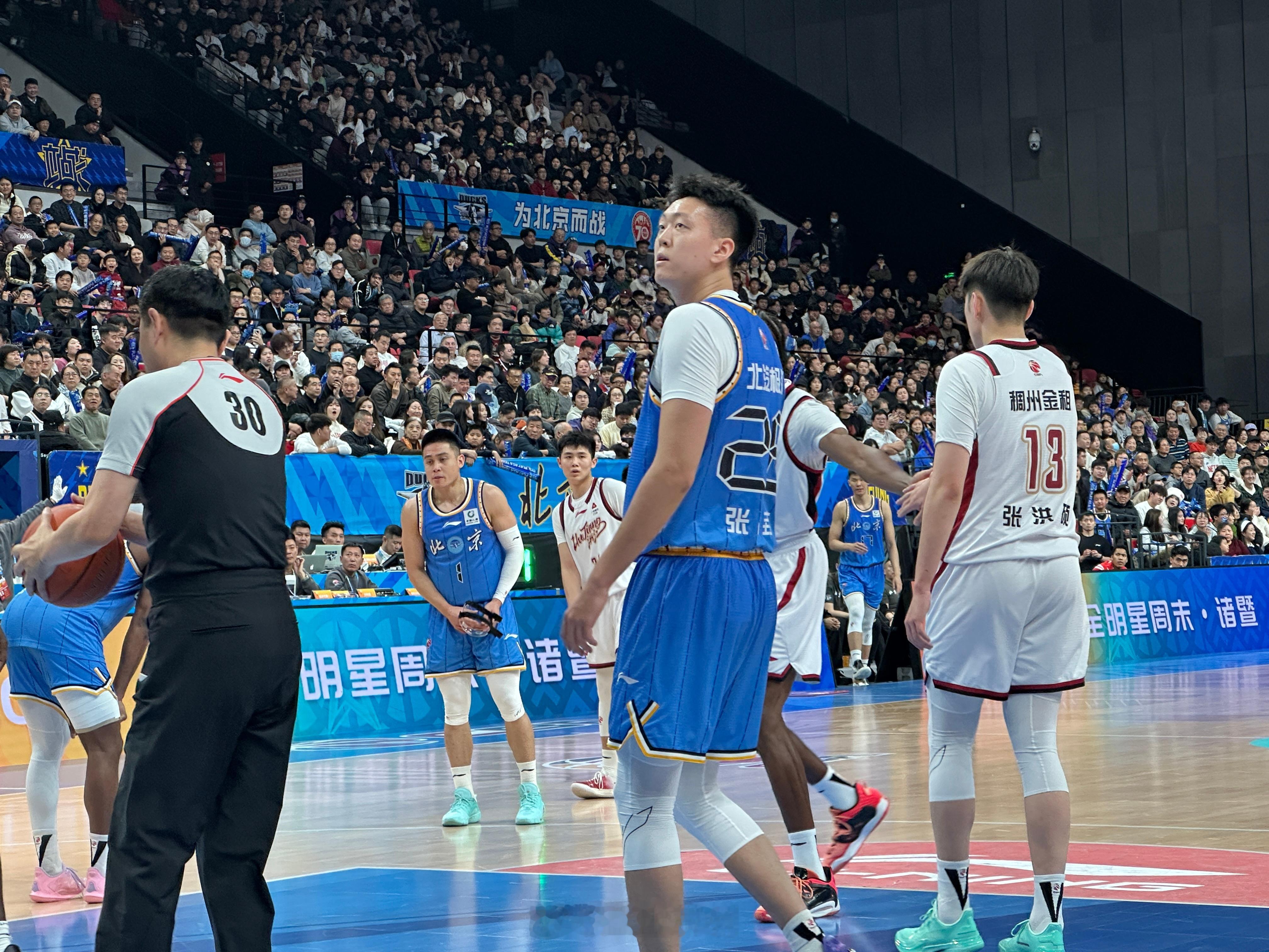 北京男篮vs浙江男篮三土拿下代表首钢的常规赛生涯首分！上去还行啊，不是不能上。 