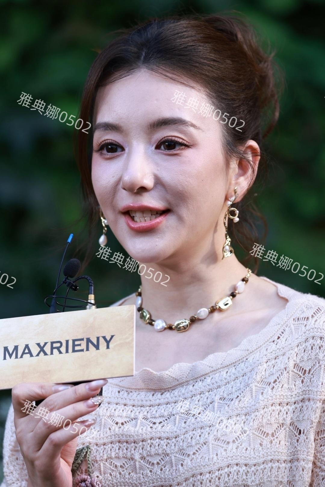 方媛本人确实非常漂亮也很会打扮，难怪能迷倒阅美女无数的郭富城！只是没想到她作为天