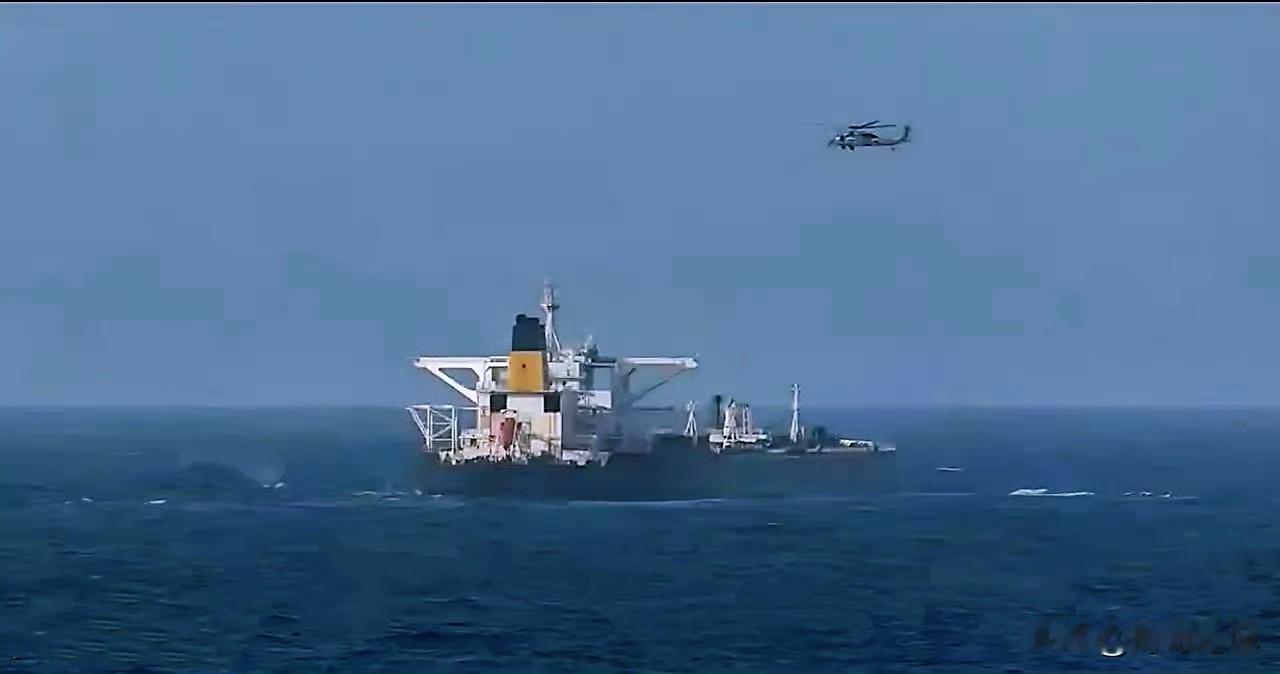 同样的海洋，不一样的遭遇。中资油轮运载合法原油被美方扣押没收，俄罗斯油轮却畅通无