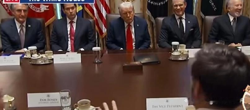 万斯主持的白宫内阁会议上，画风突然跑偏——副总统当着众人面开了个玩笑：“全世界最