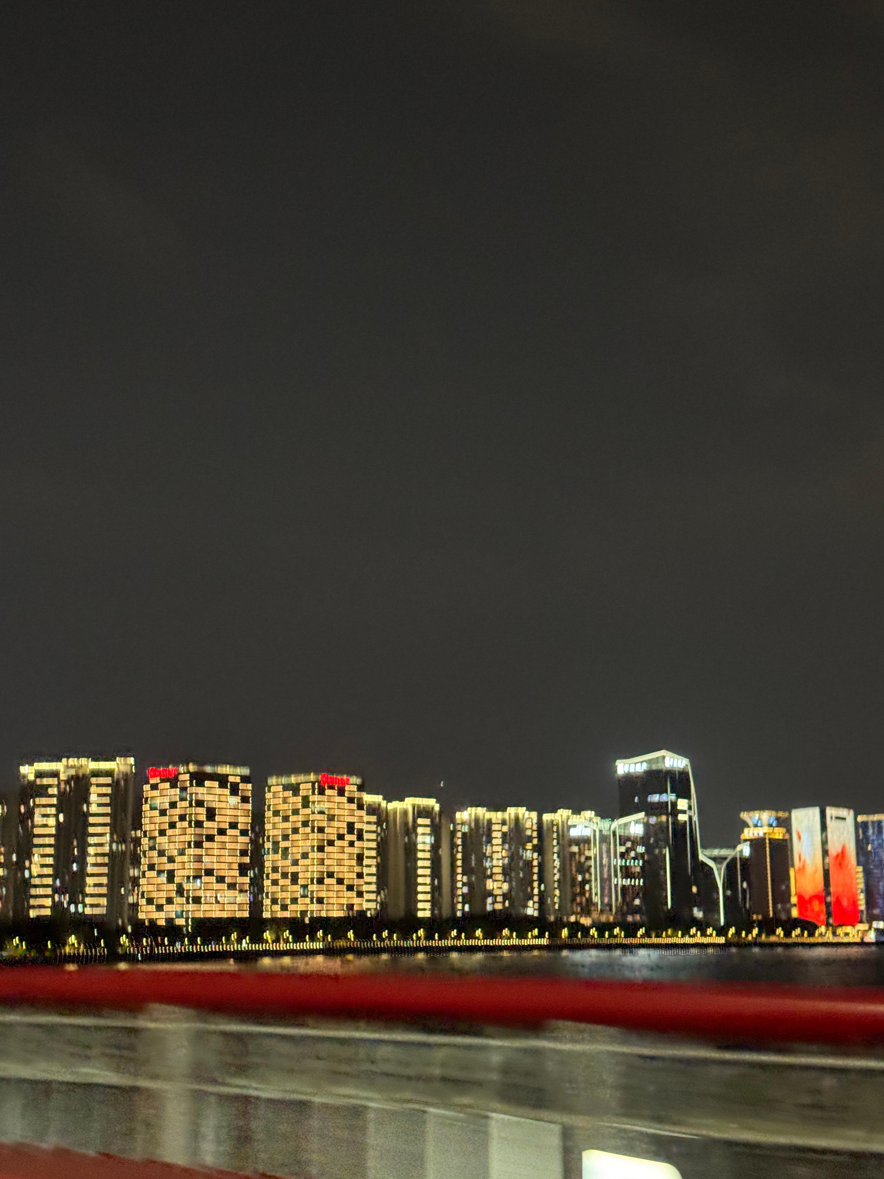 杭州夜晚的灯真美～风很舒服，不冷不热，五一来游玩很舒服～夜色夜景城市影像记历史影