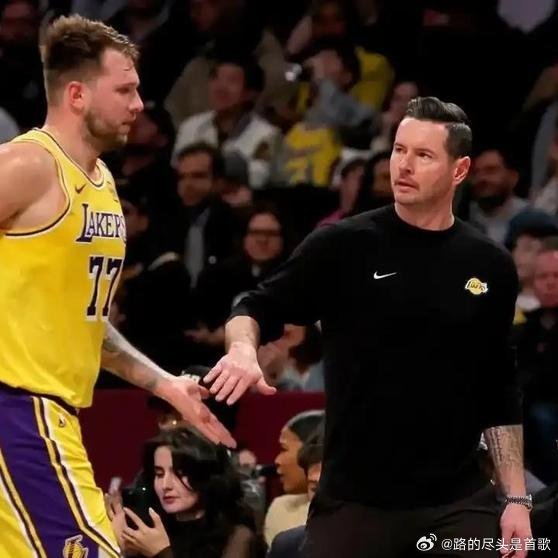 《湖人大胜奇才后！打出了3大亮点，老詹三双+6人上双，双核激活潜力》爽的是，东契