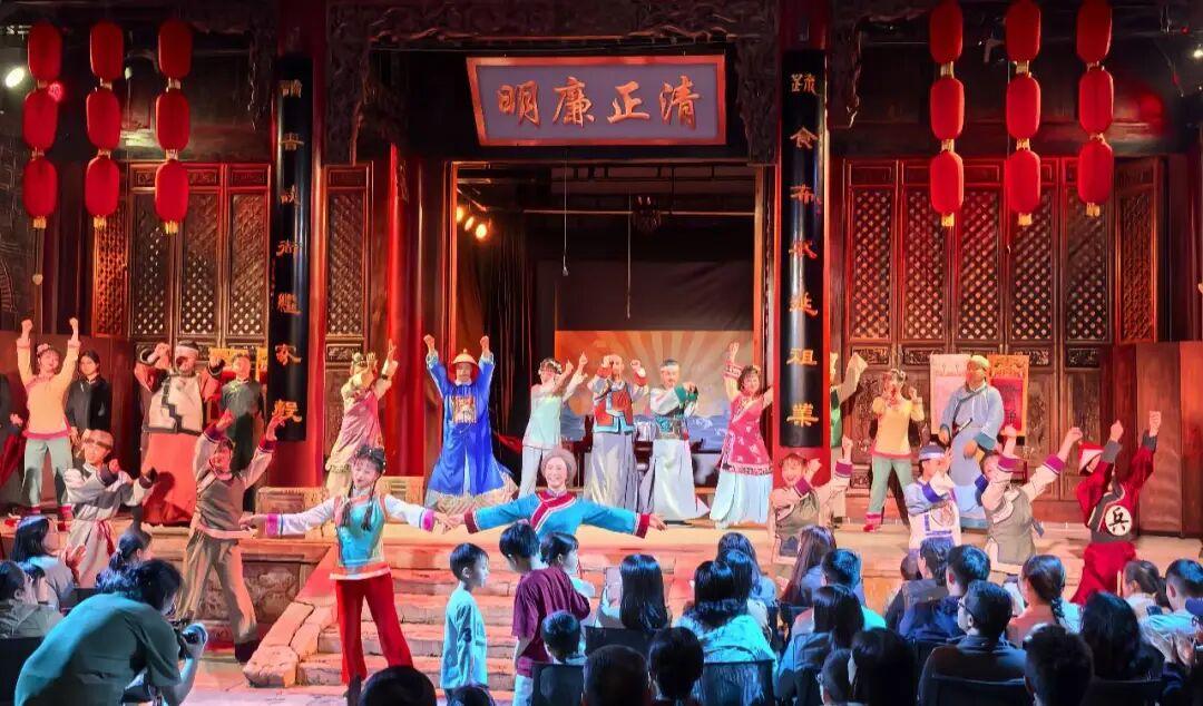2025年国庆与中秋双节同庆期间，昭通古城以